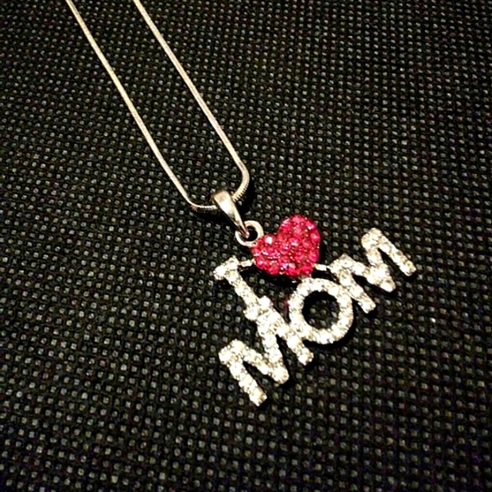 I LOVE MOM NECKLACE